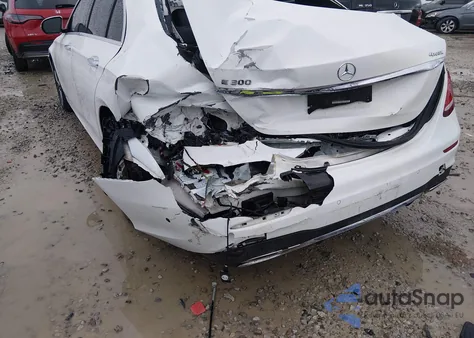 2017 Mercedes-Benz E 300 4Matic z USA, uszkodzony, nr VIN WDDZF4KB6HA019014